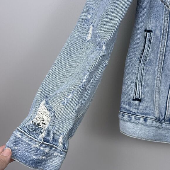 Levi’s Women’s Small Distressed Jean Jacket Trucker Light Wash Holes 100% Cotton - Picture 3 of 11